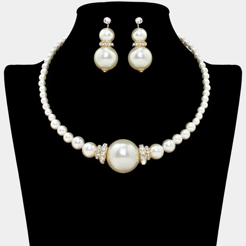Cream Pearl Necklace - Jewelry Store by Erik Rayo