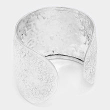 Load image into Gallery viewer, Silver Hammered metal crossed gun cuff bracelet
