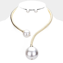 Load image into Gallery viewer, Cream Chunky Pearl Textured Metal Collar Choker Necklace
