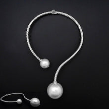 Load image into Gallery viewer, White Chunky Pearl Textured Metal Collar Choker Necklace
