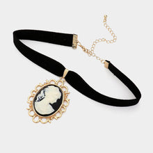 Load image into Gallery viewer, Black Cameo Pendant Choker Necklace
