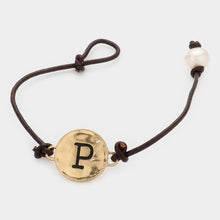 Load image into Gallery viewer, Letter P Monogram Metal Disc Pearl Pointed Bracelet
