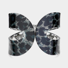 Load image into Gallery viewer, Silver Glittered Resin Printed Hinged Bangle Bracelet
