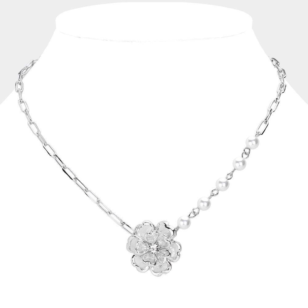 Pearl Pointed Clear Flower Pendant Necklace