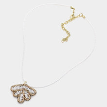 Load image into Gallery viewer, White Felt Back Seed Beaded Shell Pendant Necklace
