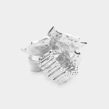 Load image into Gallery viewer, White Pearl Centered Flower Stretch Ring
