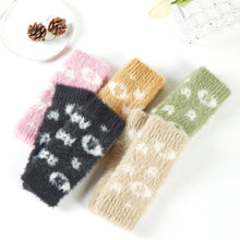 Load image into Gallery viewer, Camel Leopard Patterned Faux Fur Fingerless Gloves / Wrist Warmer
