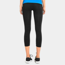 Load image into Gallery viewer, Black Ladies Solid Capri Leggings
