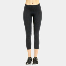 Load image into Gallery viewer, Black Ladies Solid Capri Leggings
