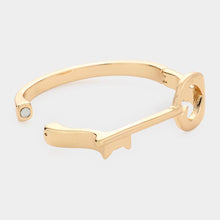 Load image into Gallery viewer, Gold Spade Metal Key Magnetic Bracelet
