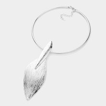 Load image into Gallery viewer, Textured Metal Pendant Necklace
