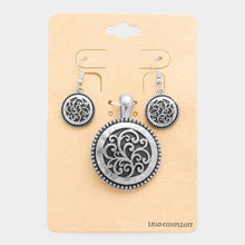Load image into Gallery viewer, Silver Embossed Antique Round Magnetic Pendant Set
