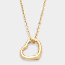 Load image into Gallery viewer, Gold Metal heart pendant necklace
