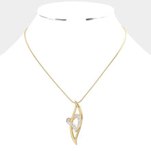 Load image into Gallery viewer, Gold Crystal heart pendant necklace
