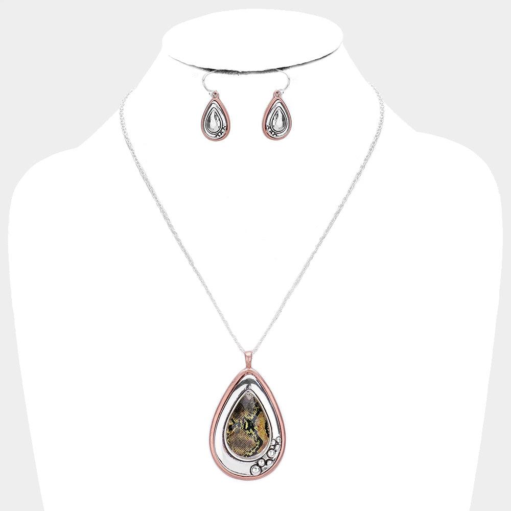 Silver Snake Skin Print Centered Teardrop Metal Pendant Necklace