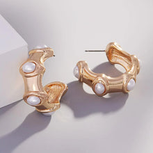 Load image into Gallery viewer, Gold Oval Pearl Pointed Hoop Earrings
