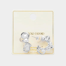 Load image into Gallery viewer, Silver White Gold Dipped Wavy Cluster Pearl Hoop Earrings
