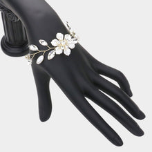 Load image into Gallery viewer, Cream Stone Embellished Flower Pearl Bracelet
