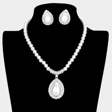 Load image into Gallery viewer, White Crystal Trim Pearl Pendant Necklace
