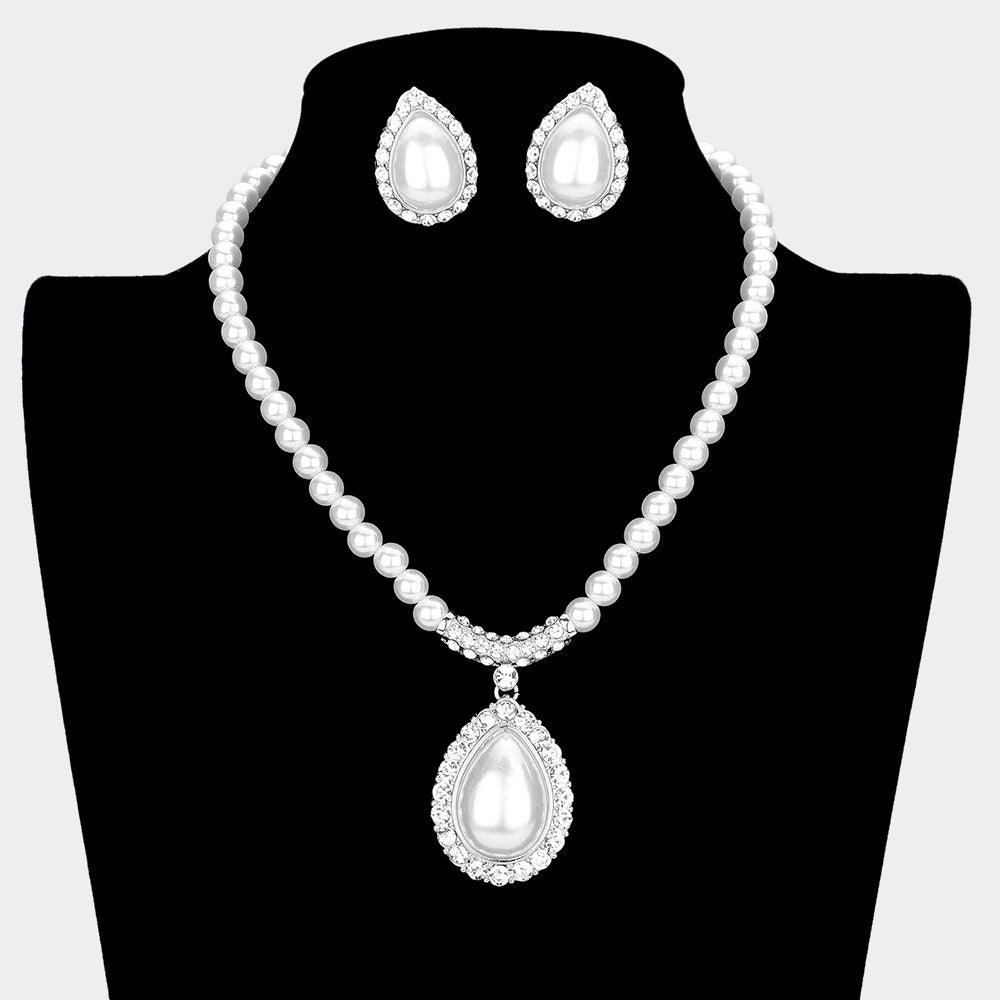 White Crystal Trim Pearl Pendant Necklace