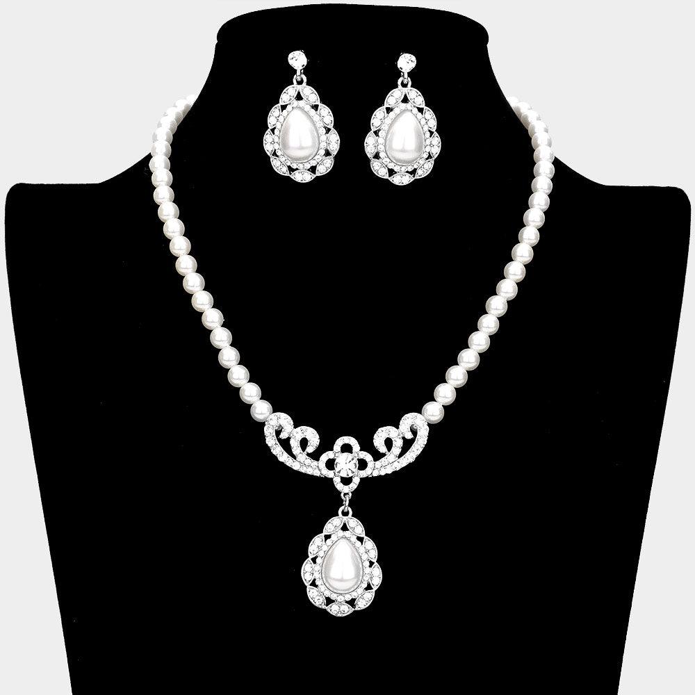 White Rhinestone Embellished Quatrefoil Teardrop Pearl Accented Necklace