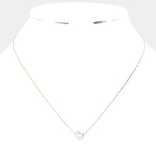 Load image into Gallery viewer, Gold Pearl Pendant Necklace
