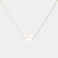 Load image into Gallery viewer, Gold Pearl Pendant Necklace
