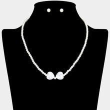 Load image into Gallery viewer, Cream Pearl Heart Pointed Necklace
