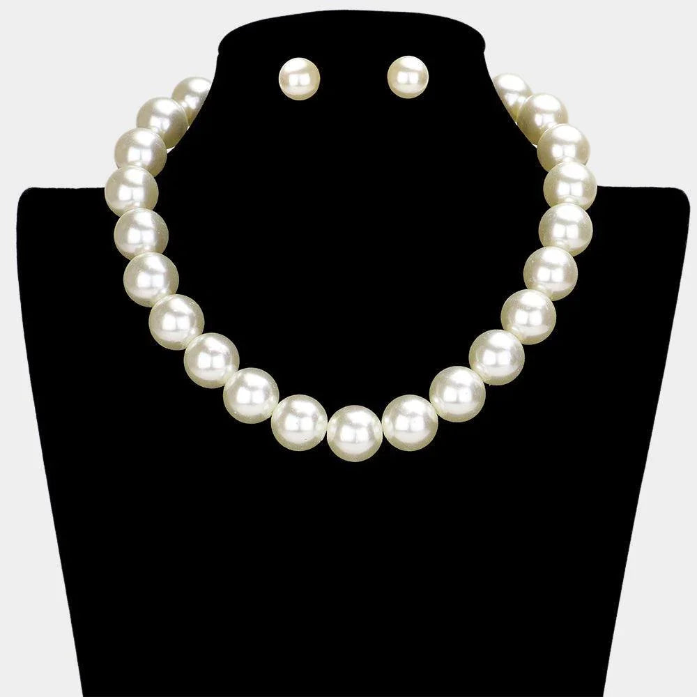 Cream Pearl Necklace - Jewelry Store by Erik Rayo