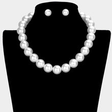 Load image into Gallery viewer, White Pearl Necklace
