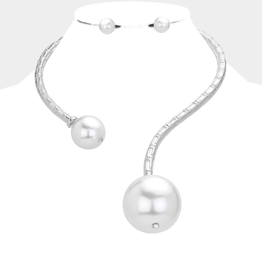 White Oversized Pearl Ball Tip Choker Necklace