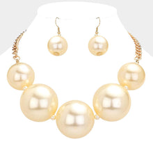 Load image into Gallery viewer, Cream Chunky Pearl Statement Necklace
