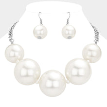 Load image into Gallery viewer, White Chunky Pearl Statement Necklace
