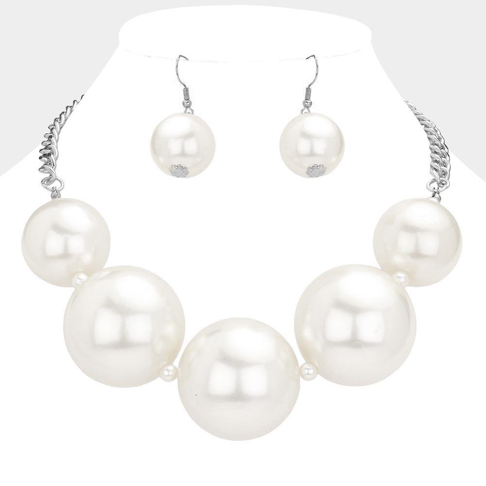 White Chunky Pearl Statement Necklace