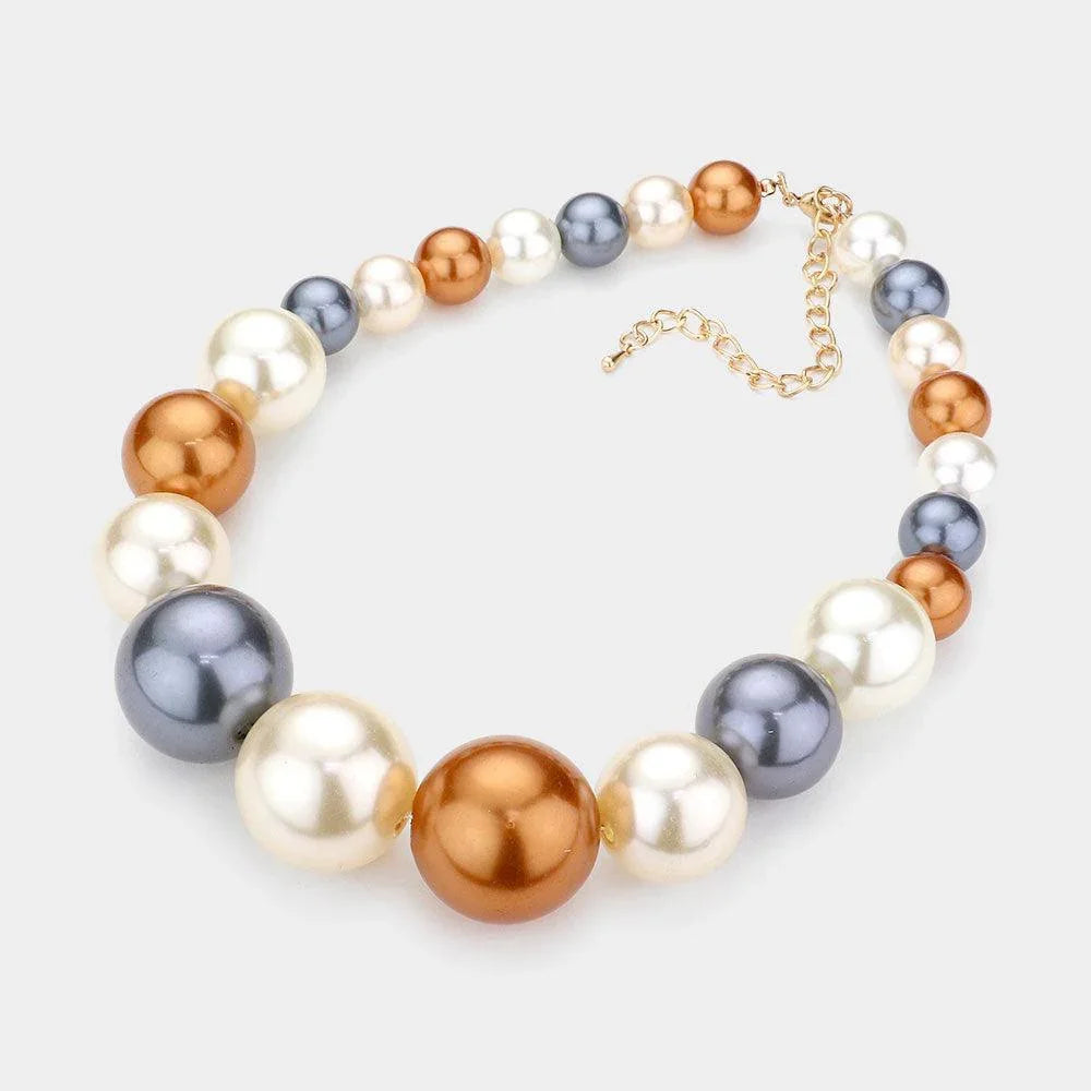Pearl Necklace - Jewelry Store by Erik Rayo
