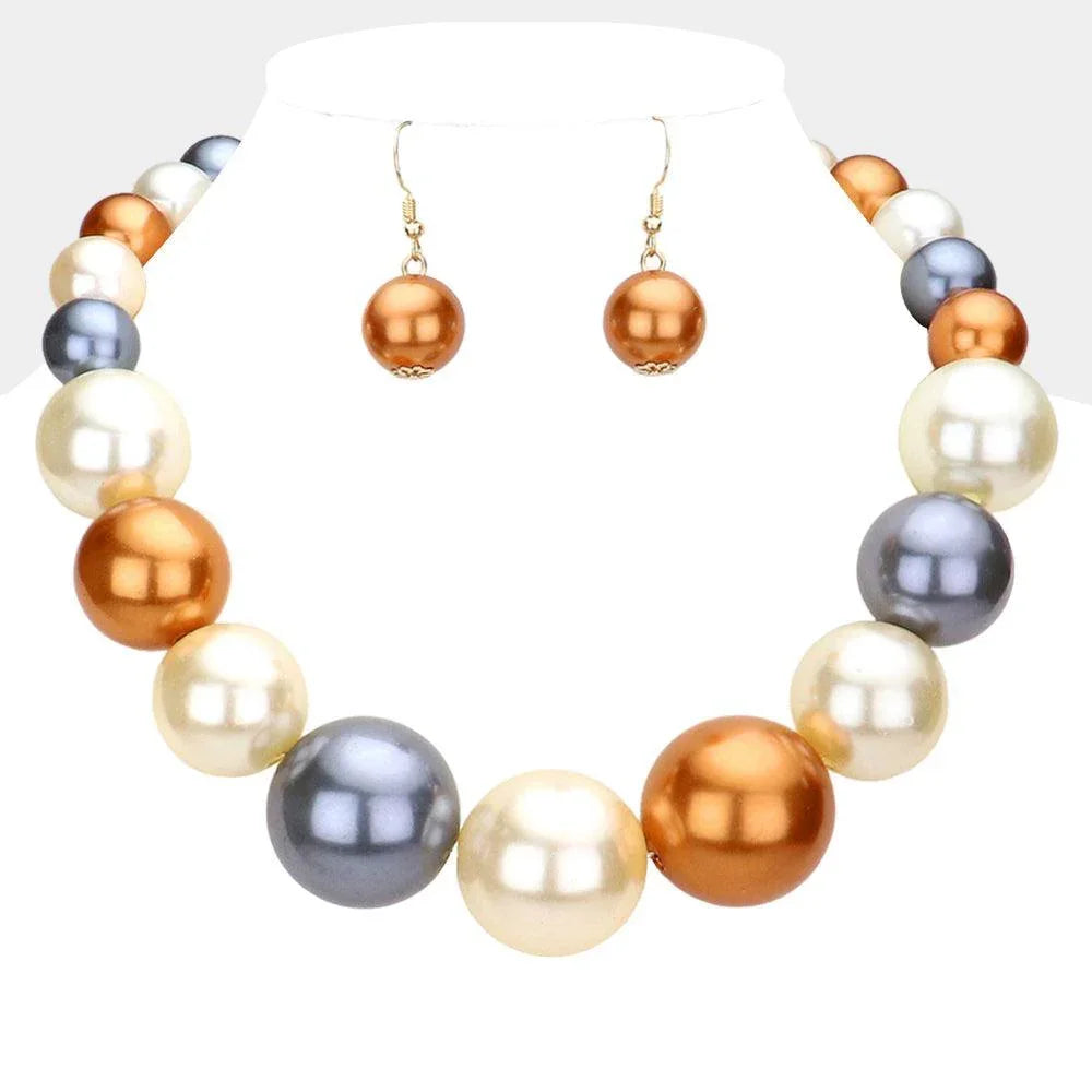 Pearl Necklace - Jewelry Store by Erik Rayo