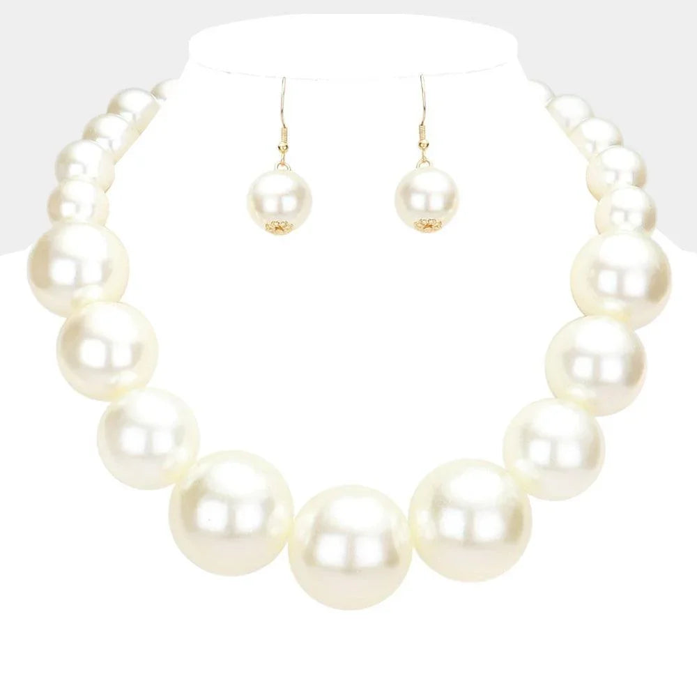Cream Pearl Necklace - Jewelry Store by Erik Rayo
