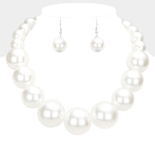 Load image into Gallery viewer, White Pearl Necklace
