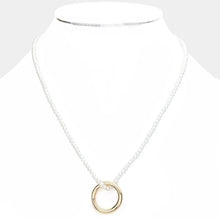 Load image into Gallery viewer, Cream Open Metal Circle Pendant Pearl Necklace
