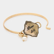 Load image into Gallery viewer, Gold Prov 3:5 Pearl Charm Hook Bracelet
