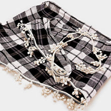 Load image into Gallery viewer, Black Crochet drop fringe plaid check scarf
