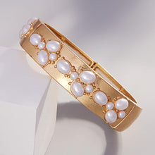 Load image into Gallery viewer, Gold Oval Pearl Pointed Brushed Metal Stretch Bangle Bracelet
