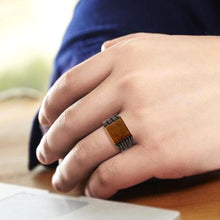 Load image into Gallery viewer, Anillo Color Negro Para Hombres de Acero Inoxidable en Topaz Cafe Arena - Jewelry Store by Erik Rayo
