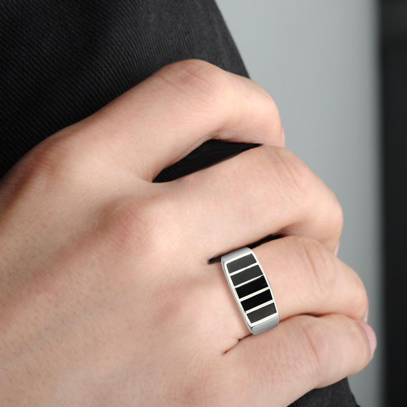 Anillo Color Plata Para Hombres de Acero Inoxidable Cinco Onyx - Jewelry Store by Erik Rayo