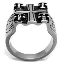 Load image into Gallery viewer, Anillo Color Plata Para Hombres y Ninos de Acero Inoxidable Cruz y Calaveras - Jewelry Store by Erik Rayo
