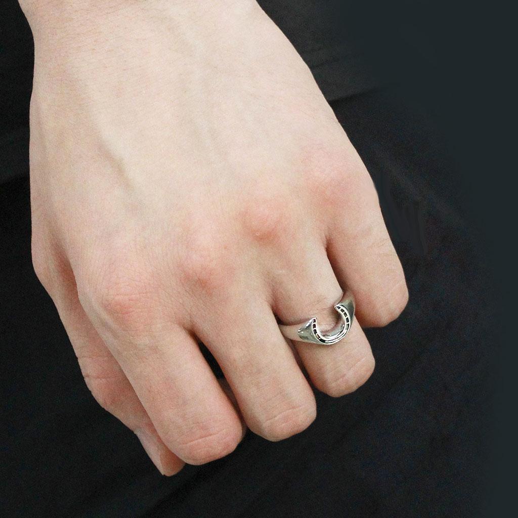 Anillo Color Plata Para Hombres de Acero Inoxidable Herradura Delgada - Jewelry Store by Erik Rayo
