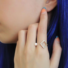 Load image into Gallery viewer, Gold Pearl Womens Ring Arrow 316L Stainless Steel Anillo Perla Flecha Color Oro Para Mujer Acero Inoxidable - Jewelry Store by Erik Rayo
