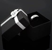 Load image into Gallery viewer, 4mm Silver Polished Classic Wedding Band Ring for Men and Women - Tungsten Caribide
